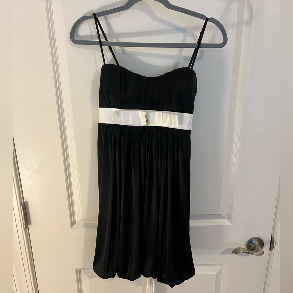 🌸4/$25 Black and White Silky Dress
